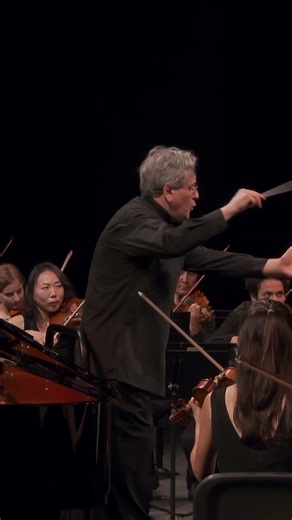 Pletnev interacts with Pappano on stage in Mozart: Piano Concerto No. 26 in D major K. 537 (funny)