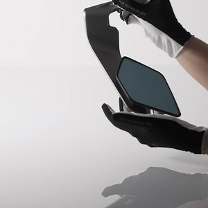Technologie, élégance et innovation. Stealth Max de Rizoma redéfinit le concept de rétroviseur avec un design aérodynamique et des matériaux d’excellence. Chaque détail est conçu pour offrir une stabilité et une visibilité maximales. Découvrez maintenant l’excellence du design sur la route. | Rizoma