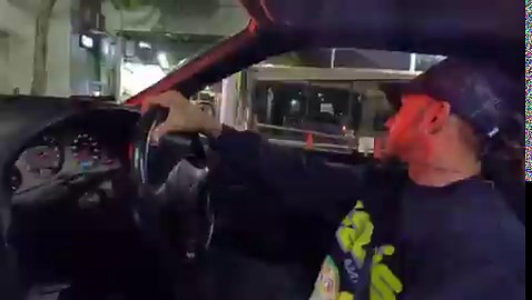 ここで、F1元王者、ルイス・ハミルトンさんのスピード違反と、レンタカーをお粗末に扱うシーンをご覧ください