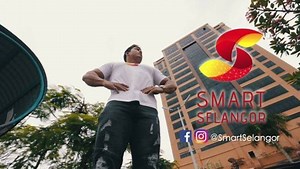 Panggilan kepada semua amateur filmmaker! Nak visualkan kreativiti korang menjadi video? Smart Selangor membuka peluang untuk anda menjadi penerbit, pengarah dalam #SmartShorties2018 . Charge bateri kamera, keluarkan kertas dan coret idea mengenai salah satu (atau lebih) daripada 12 Smart Domain Smart Selangor utk di visualkan dalam video 3 minit. . Senang je, like & follow Smart Selangor dan terus daftar di sini http://bit.ly/SmartShorties Semua info ada dalam website tu 👆🏻 | Smart Selangor
