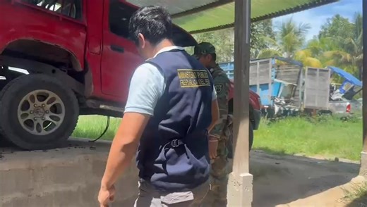 DIVMCTID HUALLAGA DETIENE A DOS PERSONAS E INCAUTA 11.452 KG DE DROGA EN SAN MARTÍN Agentes Antidrogas pertenecientes a la División de Maniobras Contra el Tráfico Ilícito de Drogas Huallaga (DIVMCTID HUALLAGA) de la DIRANDRO, al mando del Coronel PNP David Díaz Pérez, ejecutó una exitosa operación de interdicción que culminó con la incautación de 11 paquetes de alcaloide de cocaína con un peso total de 11.452 kilogramos y la detención de dos personas implicadas en el transporte de la droga, en l