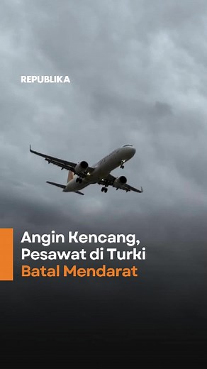 Miring 😭 Sebuah pesawat penumpang yang hendak mendarat di Bandara Sabiha Gokcen, Istanbul, Turki, terpaksa membatalkan pendaratan akibat angin kencang pada 8 Januari 2026. Pilot kemudian berhasil kembali mengendalikan pesawat dan melakukan manuver pendaratan dengan selamat. Video Editor: Pangeran Arga Produser: Ronggo Astungkoro #Republika #CekRepublikaAja