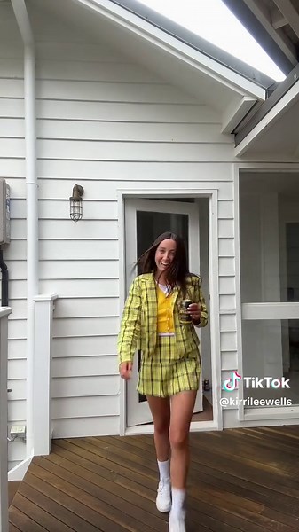 Back to the 90s: Celebrating 30th Birthdays with Humor