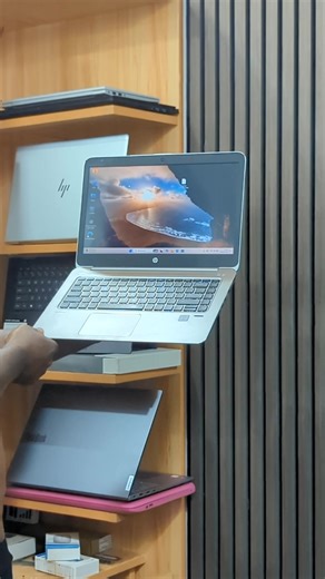 HP EliteBook Folio 1040 G3 core i7 vPro ultraslim et très clean, Pc super ultraslim et très performant 6th génération Processeur 2.8GHz~3.4GHz _Ecran 14