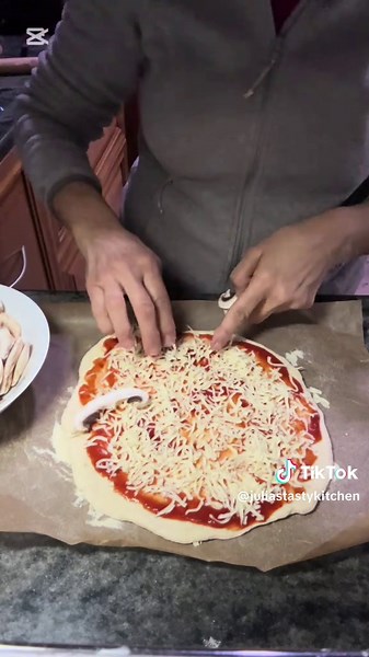 Delicious Sourdough Pizza Recipe