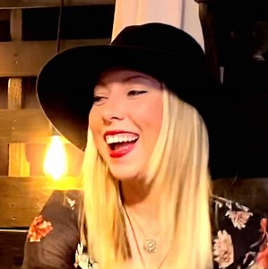 'Here For the Party' Gretchen Wilson tribute by Bonn E Maiy | Country Rebel