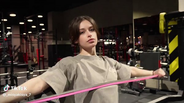 Powerlifting Tips for Women: Boost Your Strength