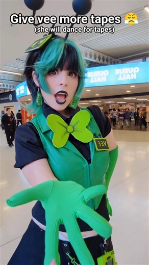 VEE needs TAPES 📼#dandysworld #roblox #cosplay #comiccon #dance #animated