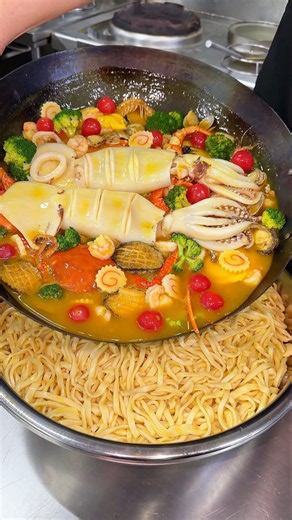 Delicious 😋 Golden Seafood Soup Noodles 🍜 #usa #foryou #shorts