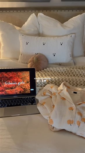 Rosemarie Victoria | evening routine 🧖🏻‍♀️🫧🧴☁️🧸 #august #evening #eveningroutine #nightroutine #fall #cozy #fallvibes #aesthetic #pinterest #psl #nightdiaries... | Instagram