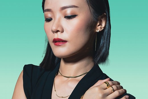 The Herringbone Necklace Is Trending This Season—Here's How to Style Yours for Every Day