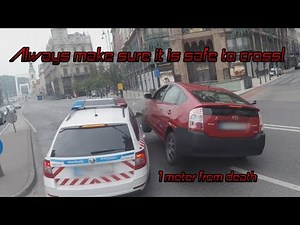 Une voiture de police provoque un accident (Budapest)