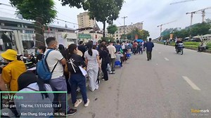 42K views · 161 reactions | Về quê em ngày hôm nay: - Giá chung cư cao cấp của Mas tại Vin Cổ Loa tầm 220 triệu/m² - Giá nhà ở xã hội CT3 - Kim Chung cùng cung đường chỉ có 18.4 triệu/m² Vậy nên người dân chịu khó xếp hàng với mong muốn mua được nhà cũng là điều dễ hiểu ạ. | Hải Lý Phạm | Facebook