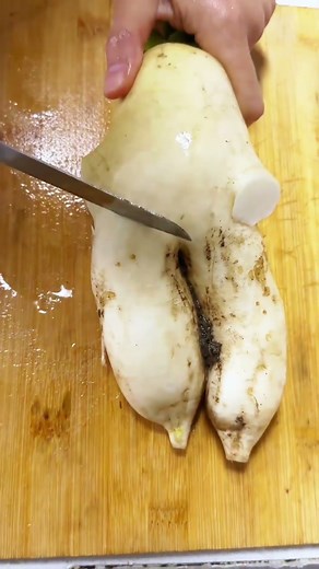 Masterful Prep: Quickly Trimming and Cleaning Large Daikon Radishes