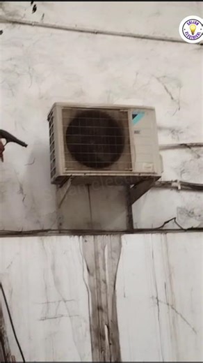 AC Outdoor Unit clean kaise karte hai |#ac#shorts #electrician