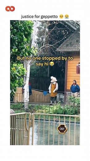3M views · 27K reactions | Geppetto standing alone in the rain, waiting for guests to greet him  Credit: @dannymcduck_ #disneyland #disney #geppetto #pinocchio | The Hook | Facebook