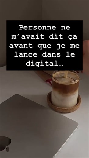liberte.by.alexandra on Instagram: "👇👇Lis ça : On te parle de stratégies. D’algorithmes. De contenu parfait. Mais personne ne te dit que le vrai combat, il se passe dans ta tête. Tu penses trop. Tu analyses tout. Tu compares. Et tu finis par ne rien faire. Moi, ce que j’ai appris, c’est que la clarté ne vient pas avant l’action. Elle vient grâce à l’action. Faire. Se tromper. Corriger. Refaire. Pas réfléchir pendant 3 mois. Pas observer les autres pendant des heures. Pas attendre de “se sentir