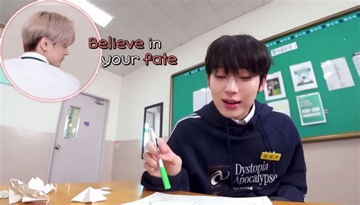 めっちゃジョンソンの英語の発音が心地いい𓂃𓈒𓏸 ジョンソンが英語の授業してくれたら 絶対良い点数とれる自信ある💯 ･ ･ #ENHYPEN #JAY #제이 #박종성 @enhypen