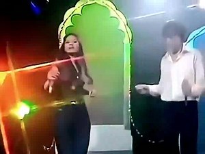 734K views · 25K reactions | Nazia Hassan fue una cantante y actriz pakistaní que marcó un hito en la historia musical de su país al convertirse en pionera de la música moderna subcontinental, y también en el mundo, al colocar en las listas de popularidad canciones como Disco Deewane, BOOM BOOM o Aap Jaisa Koi de la película Qurbani. | Baúl del Tiempo | Facebook