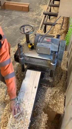 to use a bench thicknesser planer like this is very efficient for woodworker