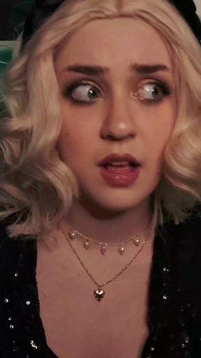 #BISTROHUDDY ; yes, chef~ 👨‍🍳💋 ——————————— super hesitant to post this bc I hate how I acted in it but oh well 😭😭 || #bistrohuddycosplay #amberbistrohuddycosplay #amberbistrohuddy #bistrohuddyamber #bistrohuddynicole #chefjoey #bistrohuddyjoey