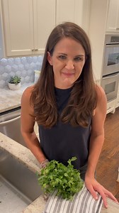 1.7K views · 96 reactions | Learn how to Wash Cilantro ‍♀️ https://thebakermama.com/recipes/how-to-wash-cilantro/ | The Bakermama | Facebook