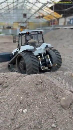 CAT Challenger RC Tractor at work #shorts