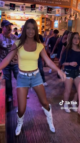 Bar Song Tipsy Line Dance: Fun Linedancing at the Bar