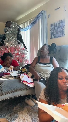 Dealing with a Dysfunctional Family: Hilarious Moments Caught on Camera!