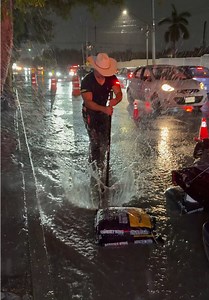 Salva Vidas Tapando Baches | Orgullo Mexicano 🇲🇽