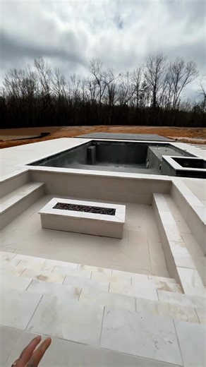 It’s starting to look like something 👀#fyp#foryoupage #pools#swimmingpool