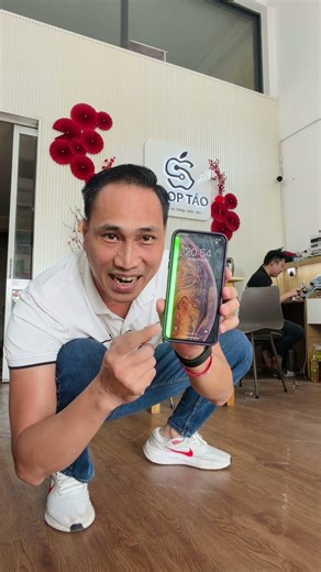 This is why iPhone screens have blue lines. #iPhone #display