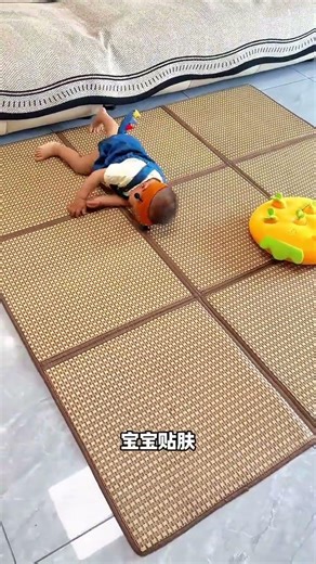 This foldable mat is much more fragrant than the climbing mat. It is easy to store, soft, cool,