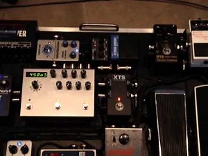 TRI STEREO CHORUS TYPE SOUND WITH PEDALS.