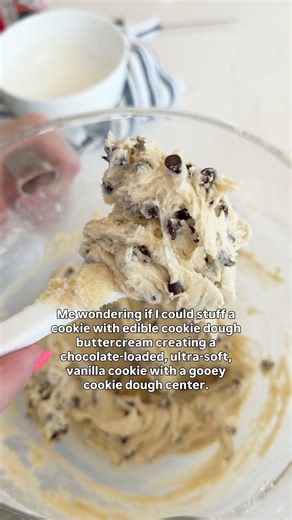 This cookie absolutely delivered 🤤 which is exactly why I named it the Ultimate Chocolate Chip Cookie. With a blend of chocolate chunks, semi-sweet, milk, and mini chips you get chocolate in every bite. 🙌 The edible cookie dough filling that gives you gooey, underbaked cookie vibes… without actually being underbaked. This is the ultimate chocolate chip cookie for the ultimate cookie lover🍪🔥 Recipe link in comments! Cooking with Karli ultimate chocolate chip cookie | chocolate chip cookies |