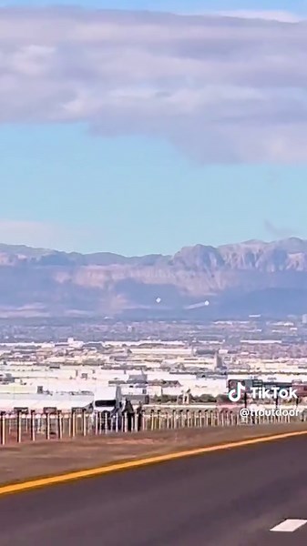 👍AMAZING Spiral landing of American thunderbirds flight show！ #travel #outdoors #plane