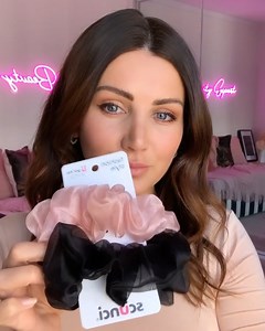 Make a hair statement with our XL organza scrunchie collection. 📽 PRESS PLAY to see @ozbeautyexpert glam it up. 👉 Available at BIG W instore or online. See our full range here https://bit.ly/3jrXToH | Scunci Hair Accessories - Australia