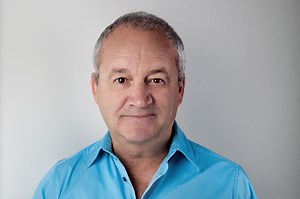 Michel Barrette souligne les 25 ans du déluge du Saguenay dans un documentaire poignant - Hollywoodpq.com