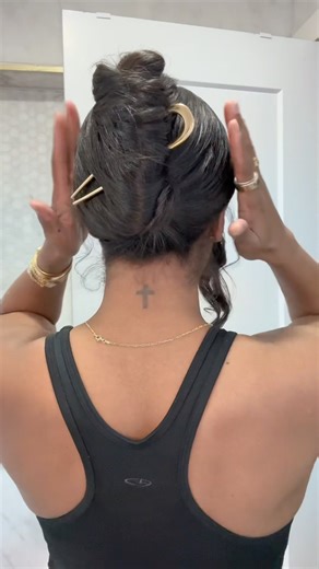 A french roll is so classy and easy #frenchrollhairstyles #frenchroll