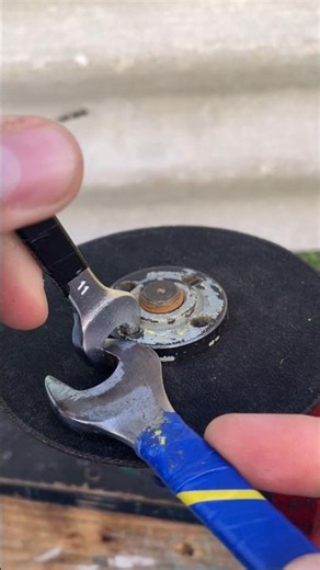 Never Struggle to Remove an Angle Grinder Disc Again! #DIY #AngleGrinder #Tools #LifeHack #Workshop