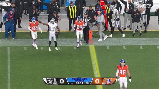 Tyler Lockett's first catch as Raider converts third down vs. Broncos