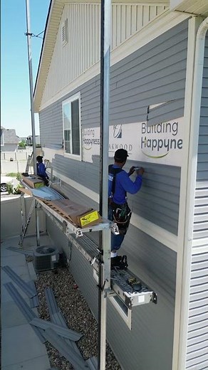 This is how siding gets done! 🔥 #sidinginstallation #construction
