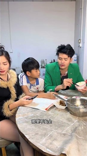 What kind of social class would go to a bar to dance?