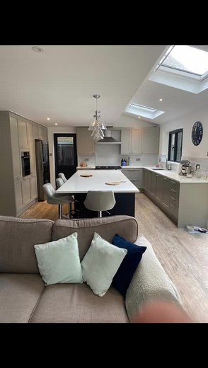 Kitchen Transformations! Kitchen Featured: @Howdens Chilcomb Pebble & Navy #howdens #lovemyjob #kitchendesign