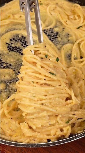 Roasted Garlic Parmesan Pasta (Creamy Egg Yolk Sauce) 🍋🧄 | 10-Min Comfort Food