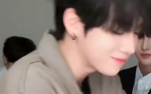 只有帅哥才能做的little bit challenge！我们品宝宝也要参加！你选几号？