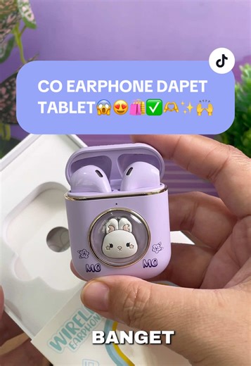 CO Earphone Promo dengan Tablet di Smart Berry