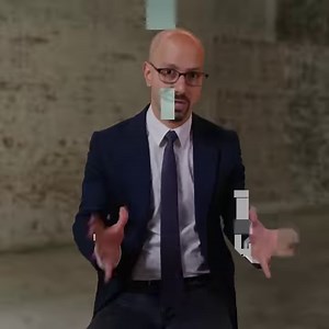 623K views · 12K reactions | Selon la théorie des anciens astronautes, les pyramides auraient été destinées à être vues et reconnues par les extraterrestres ! ▶ Pyramides d’Egypte, les secrets de construction, à retrouver sur RMC Story et sur RMC BFM Play  https://bit.ly/3y1yWtL | RMC Story | Facebook