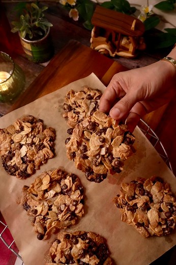 NO BUTTER NO MAIDA COOKIES🌟✨ …..Who says you need butter and maida to enjoy delicious cookies? Check out this simple recipe for - No Butter No Maida Cookies - that’s healthy AND tasty! Perfect for sweet cravings or lunch boxes ! Here’s how to make them: ……1. In a mixing bowl, combine 1/3 cup of thinly sliced dried coconut, 1/4 cup of choco chips, and 1/2 cup of sliced almonds. Mix them well!………2. Add 2 tablespoons of condensed milk (or maple syrup if you prefer) to the dry ingredients. Gently m