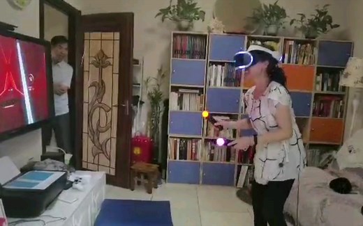PS4+vr虚拟现实头盔——第一次体验高大上的虚拟游戏